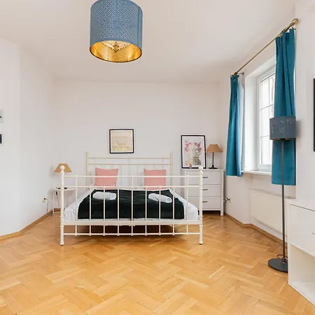 100m2 With Beautiful Old Town View By Renters Apartament