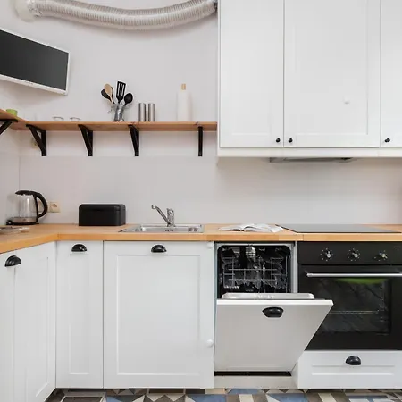 100m2 With Beautiful Old Town View By Renters Apartament