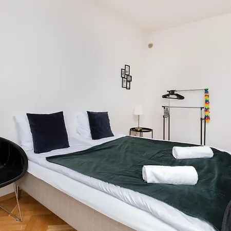 100m2 With Beautiful Old Town View By Renters