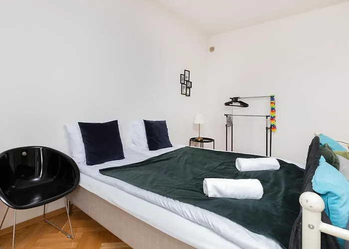 100m2 With Beautiful Old Town View By Renters