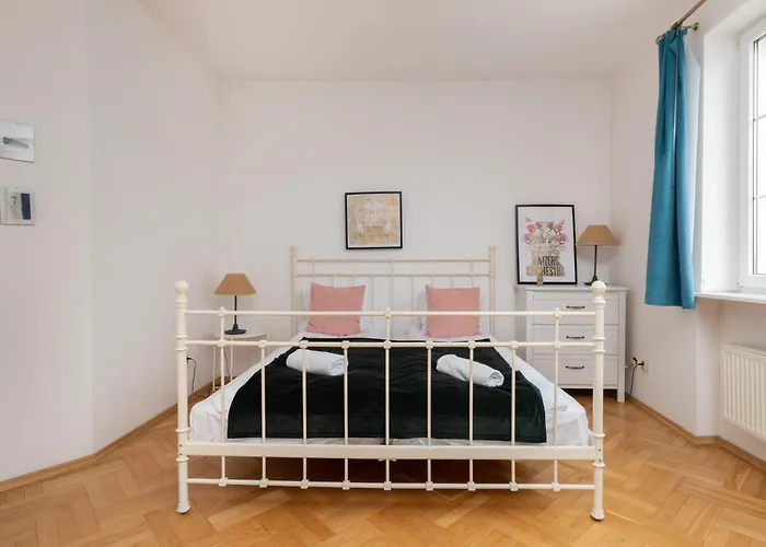 100m2 With Beautiful Old Town View By Renters